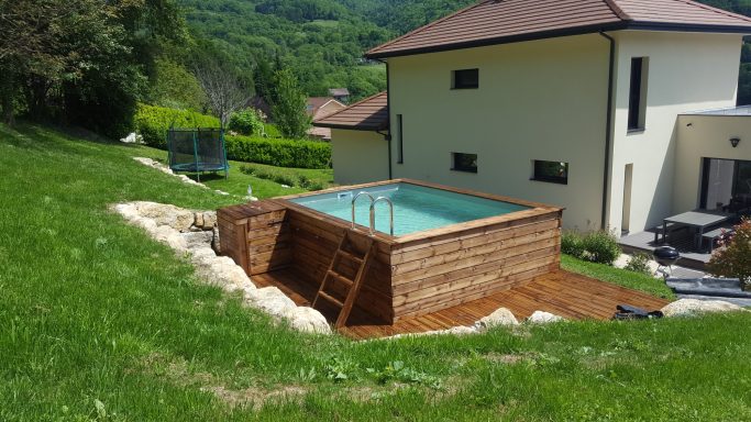 PIscine hors sol et terrasse en pin