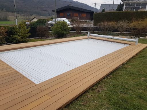 piscine enterrée avec terrasse