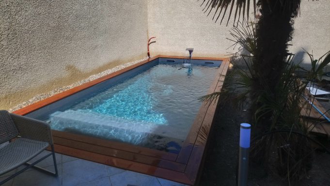 piscine avec volet sous la banquette