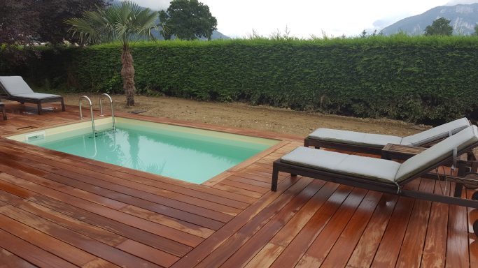 Piscine avec terrasse en cumaru